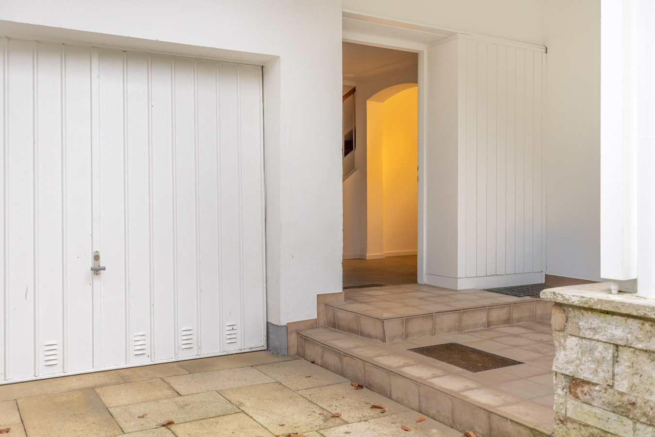 Familienidyll in Bogenhausen: Doppelhaushälfte mit sonnigem Westgarten & Grünblick