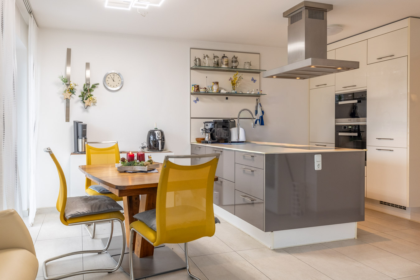 Geschmackvolle Gartenwohnung von 2013 – modern - hell und ideal gelegen