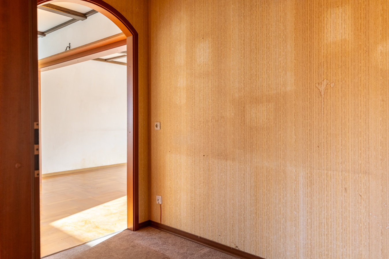 Handwerker-Projekt zur Renovierung (OKAL-Fertighaus mit PV-Anlage)