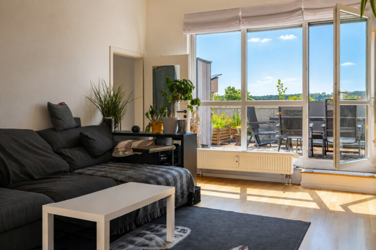 Sonne, Ruhe, Zuhause – Eine stilvolle Penthaus-Wohnung mit extragroßer Süd-Dachterrasse