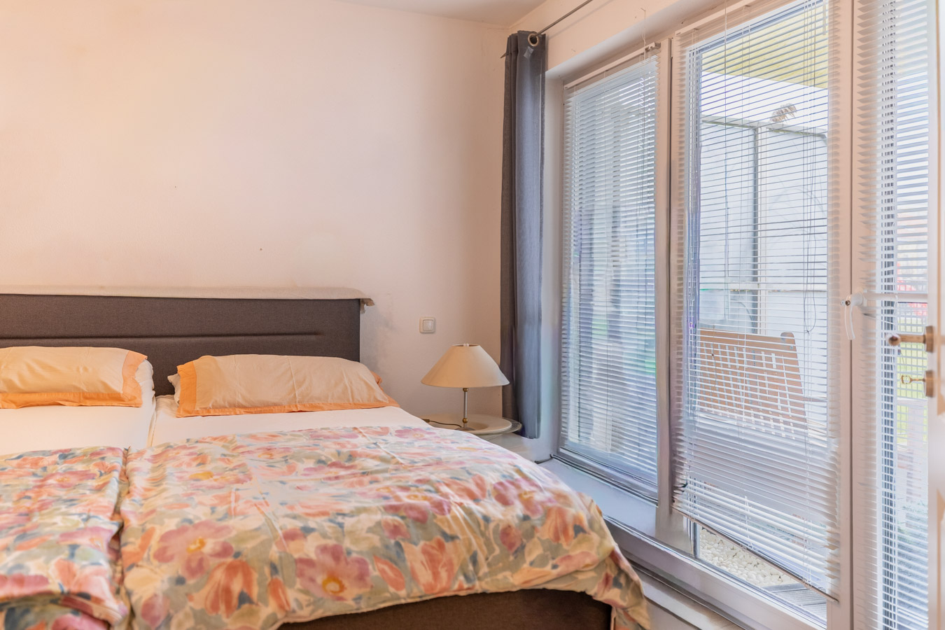 Geschmackvolle Gartenwohnung von 2013 – modern - hell und ideal gelegen