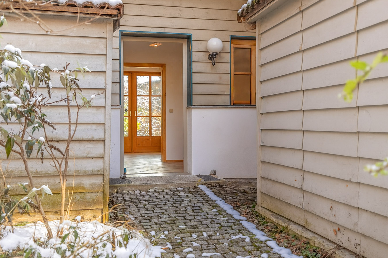 Licht - Holz & Wohngenuss – Charme pur auf drei Etagen mit Schwedenofen und stilvoller Wendeltreppe