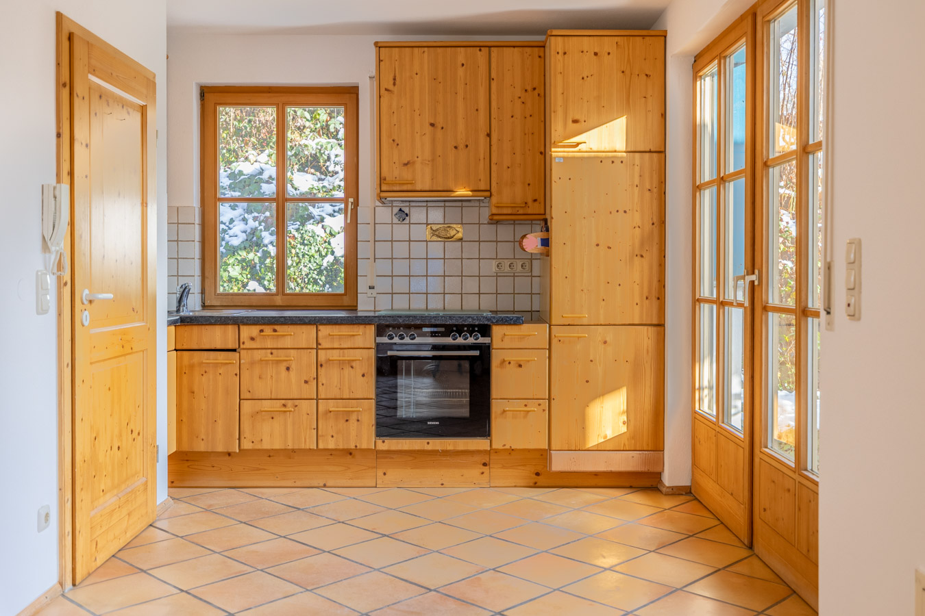 Licht - Holz & Wohngenuss – Charme pur auf drei Etagen mit Schwedenofen und stilvoller Wendeltreppe