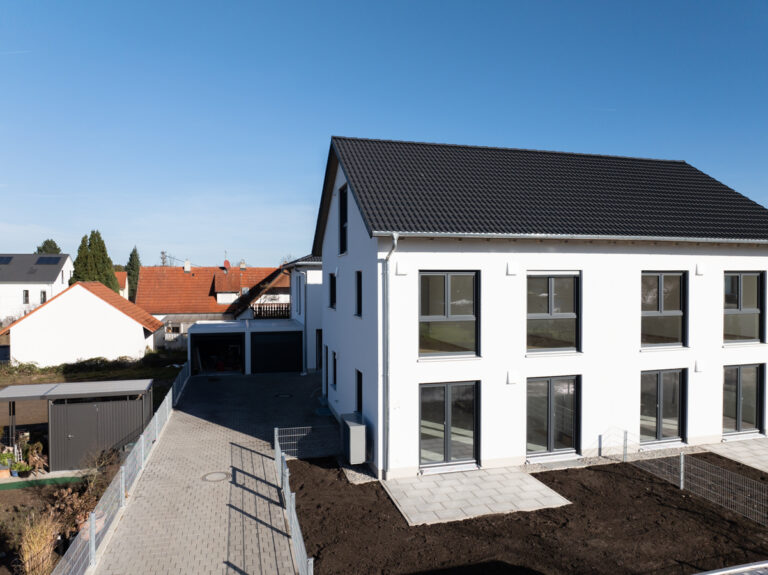 Hochwertige Neubau-Doppelhaushälfte mit XL-Carport & Keller in bester Lage