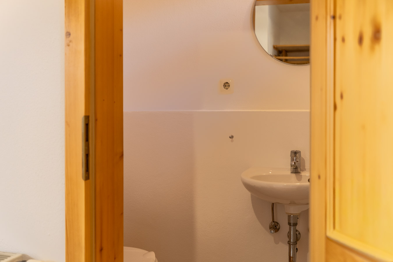 Licht - Holz & Wohngenuss – Charme pur auf drei Etagen mit Schwedenofen und stilvoller Wendeltreppe