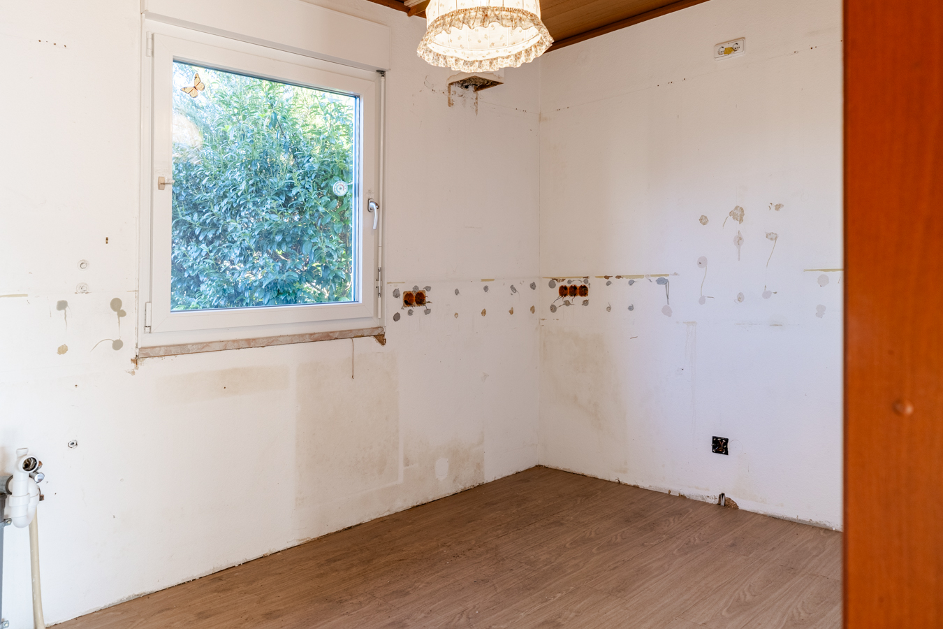 Handwerker-Projekt zur Renovierung (OKAL-Fertighaus mit PV-Anlage)