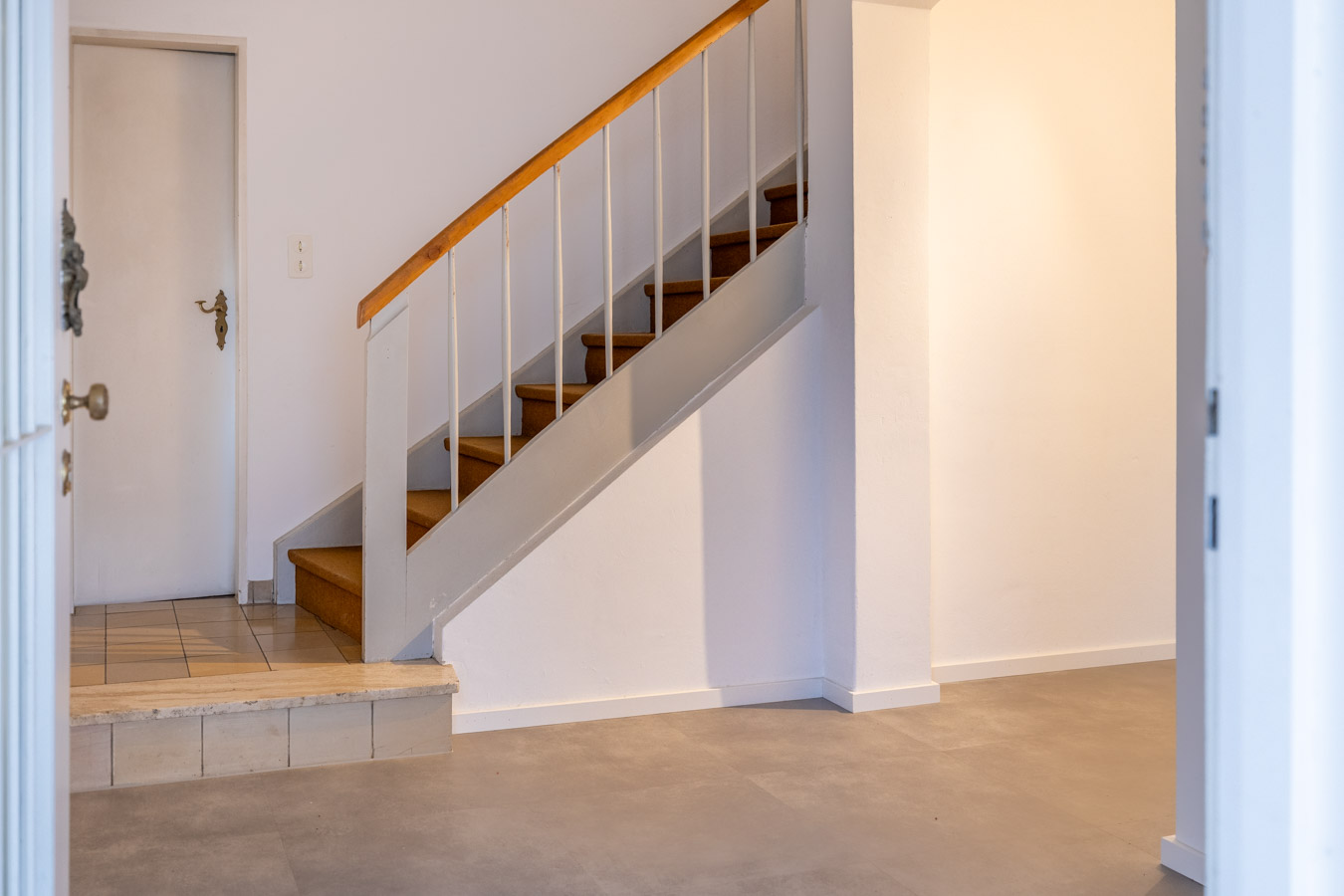 Familienidyll in Bogenhausen: Doppelhaushälfte mit sonnigem Westgarten & Grünblick