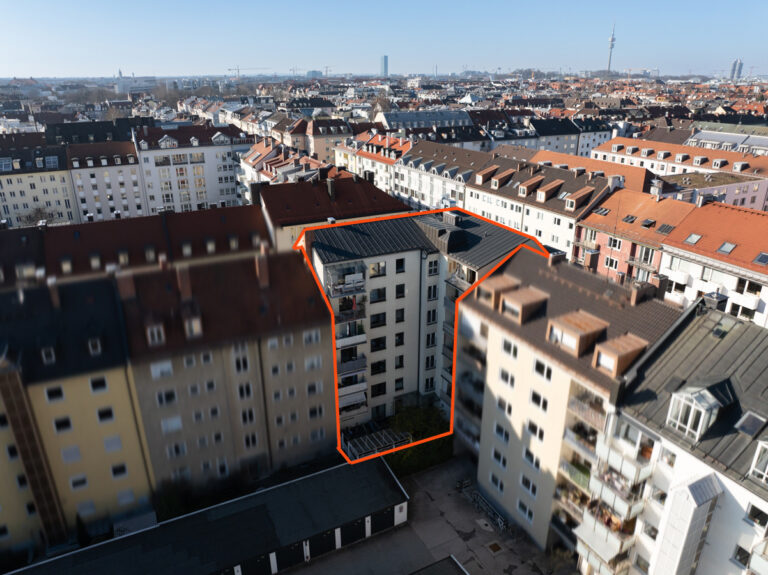 Aus erster Hand abzugeben: Gepflegtes MFH mit 2 Gewerben, 23 WE und 5 TG in Top-Lage (Maxvorstadt)
