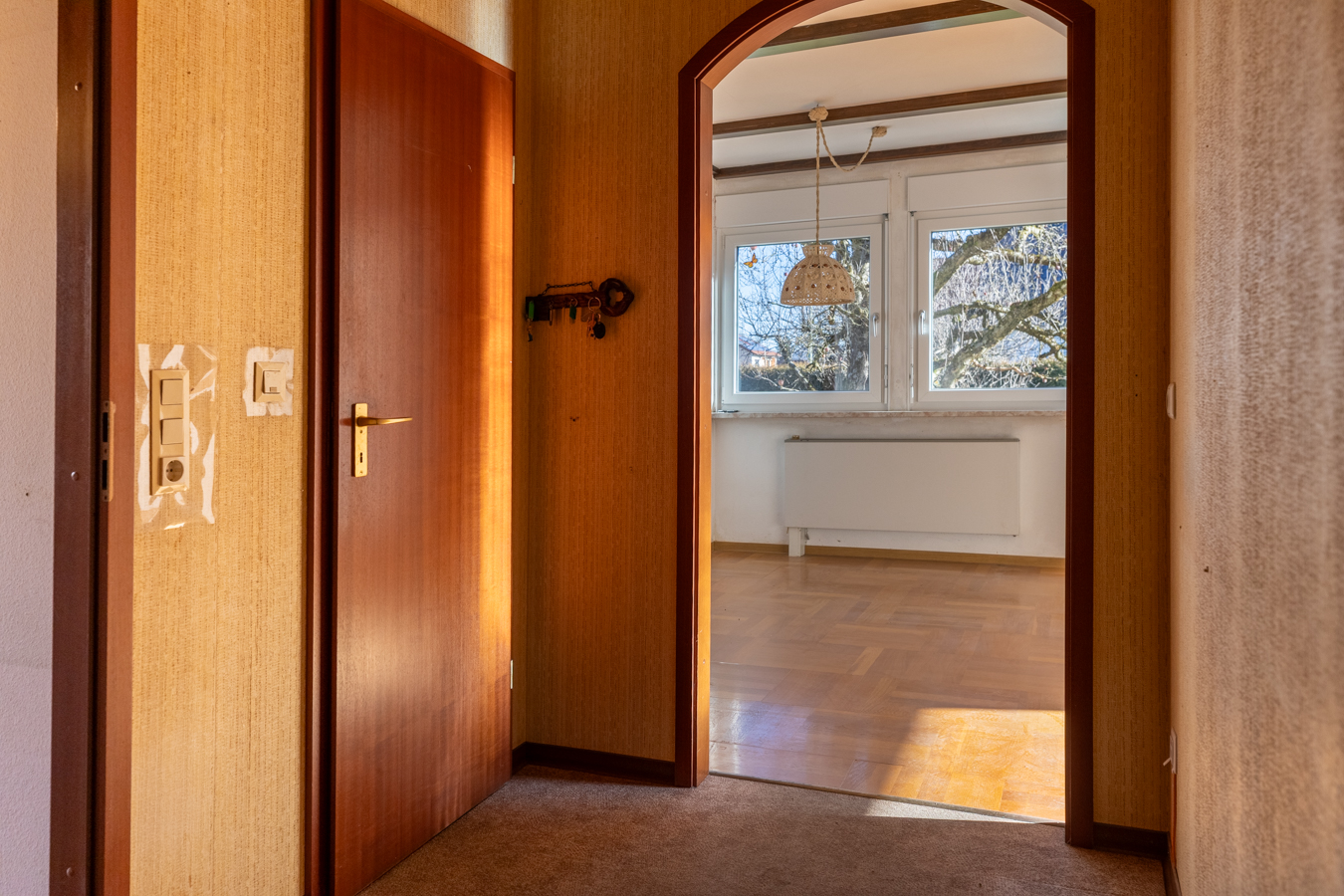 Handwerker-Projekt zur Renovierung (OKAL-Fertighaus mit PV-Anlage)