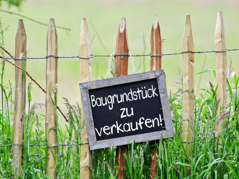 Beste Lage, beste Größe: Baugrundstück mit Altbestand