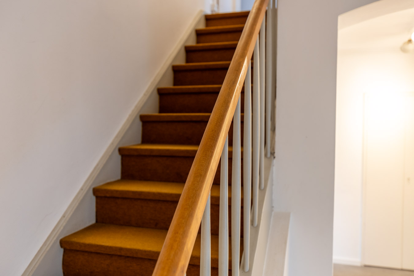 Familienidyll in Bogenhausen: Doppelhaushälfte mit sonnigem Westgarten & Grünblick