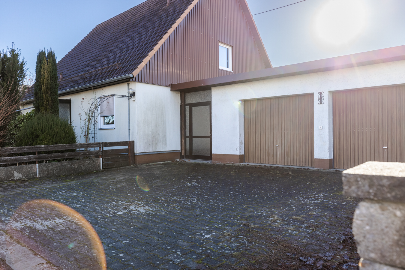 Handwerker-Projekt zur Renovierung (OKAL-Fertighaus mit PV-Anlage)