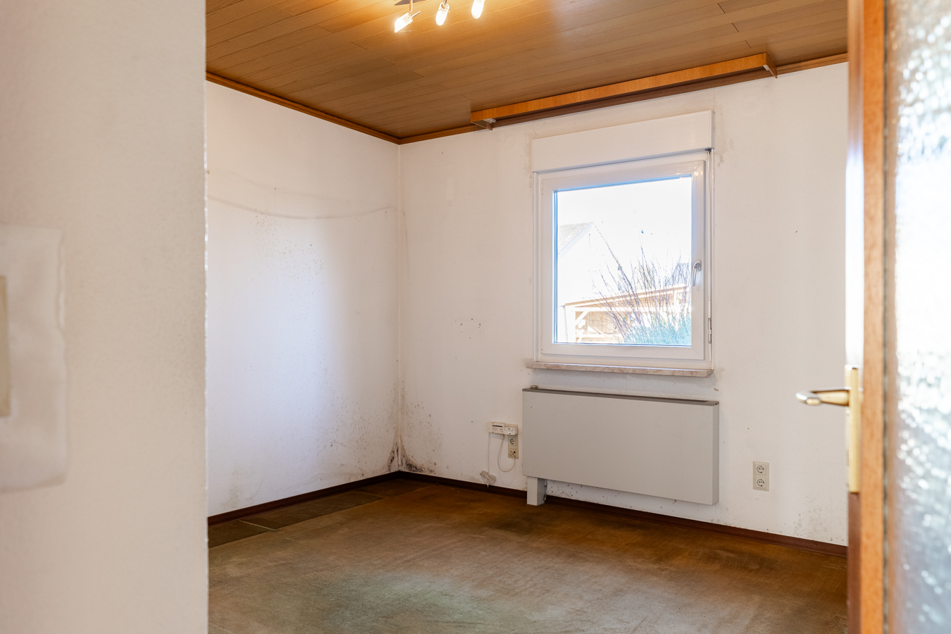 Handwerker-Projekt zur Renovierung (OKAL-Fertighaus mit PV-Anlage)