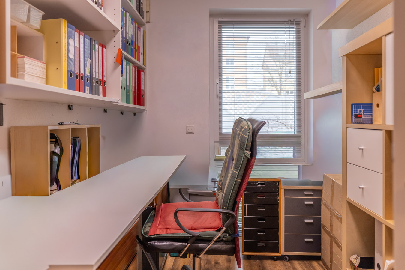 Geschmackvolle Gartenwohnung von 2013 – modern - hell und ideal gelegen