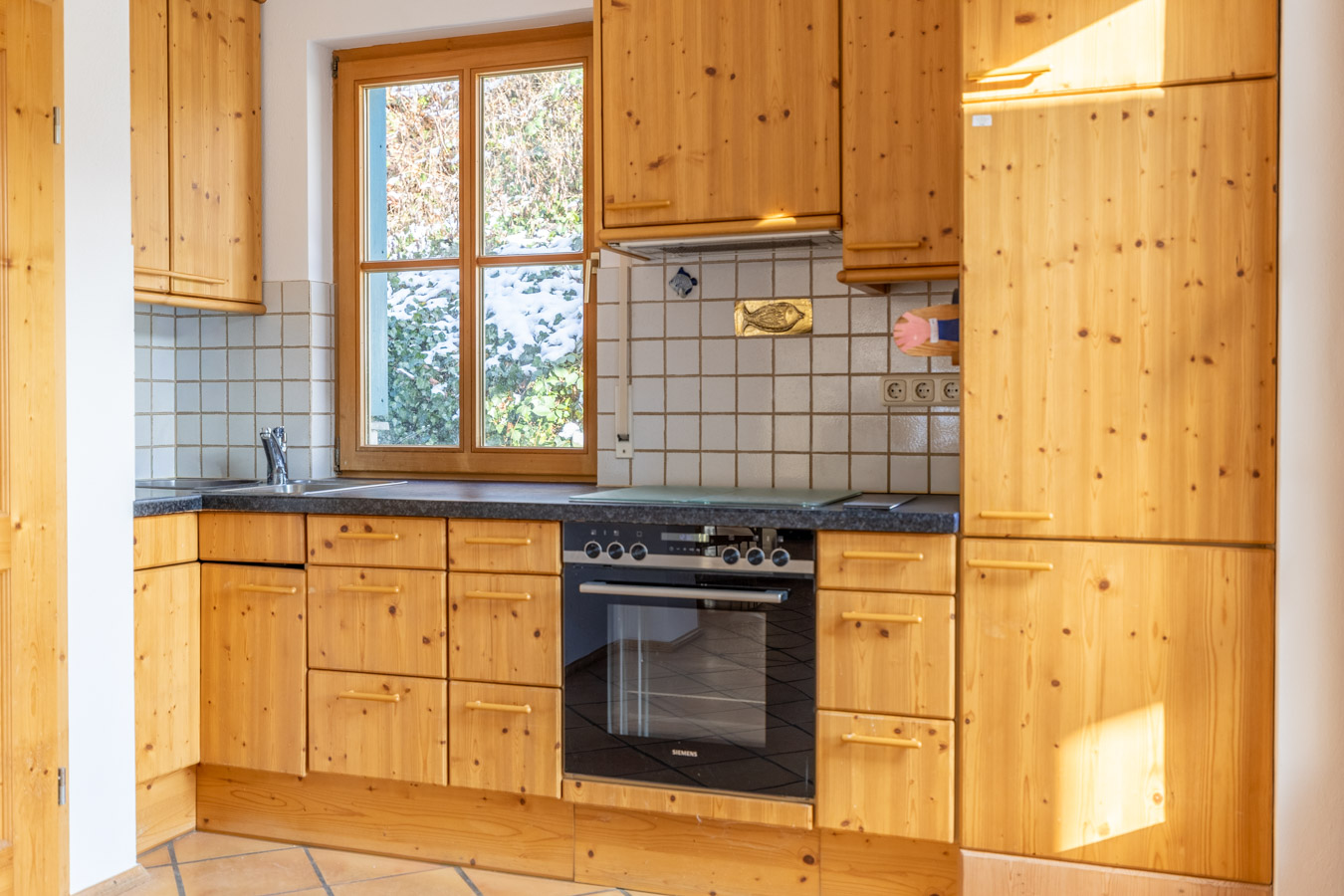 Licht - Holz & Wohngenuss – Charme pur auf drei Etagen mit Schwedenofen und stilvoller Wendeltreppe