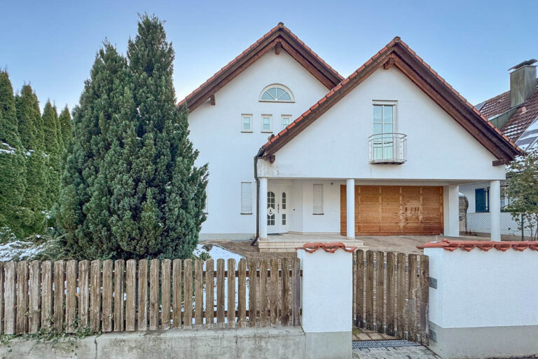 Exklusives Einfamilienhaus in Top-Lage mit viel Platz und Privatsphäre!