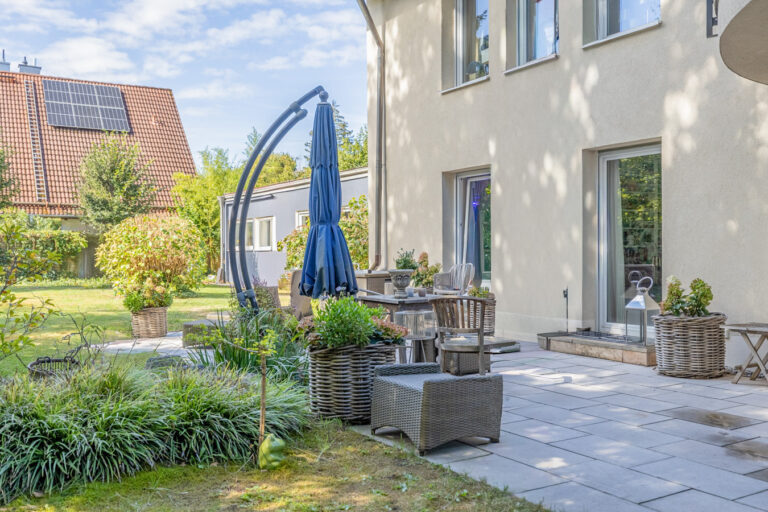 Viel Raum, viele Möglichkeiten – großzügiges Wohn- und Geschäftshaus mit Garten, Terrasse und Balkon