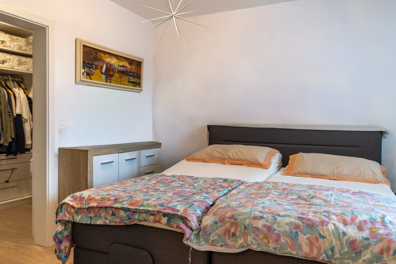 Geschmackvolle Gartenwohnung von 2013 – modern - hell und ideal gelegen