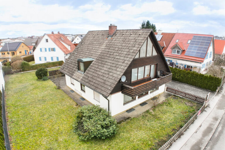 Zeitloses Herrenhaus aus dem Jahr 1972 auf großzügigem Grundstück in Landsbergs bester Lage