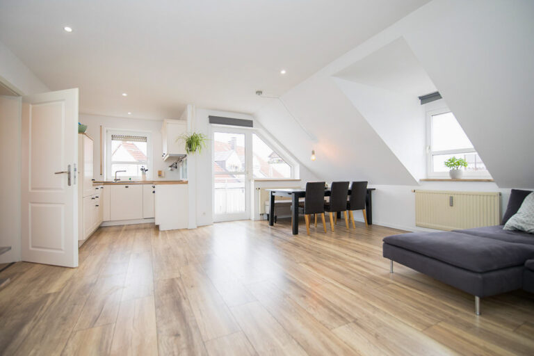 Fast wie neu: Helle, hübsche 3 Maisonette-Dachwohnung mit modernem Flair