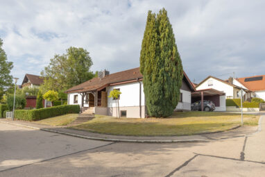 133 m² Wohnkomfort: Einfamilienhaus mit Keller, Doppel-Carport und sonnigem Garten