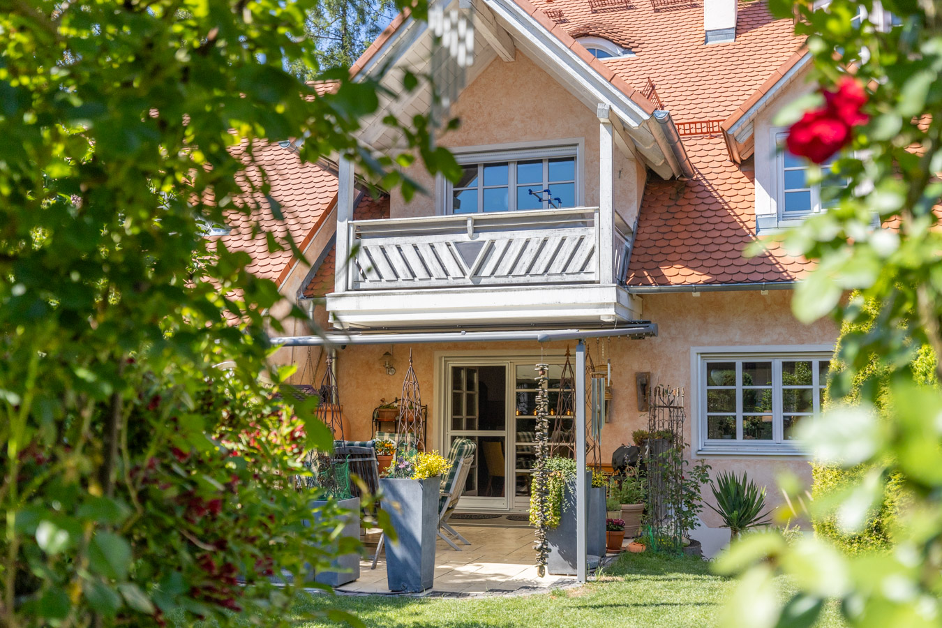 Exklusive Maisonette in traumhafter Ruhelage – Schlösschen-Architektur - Garten & 2 TG-Plätze