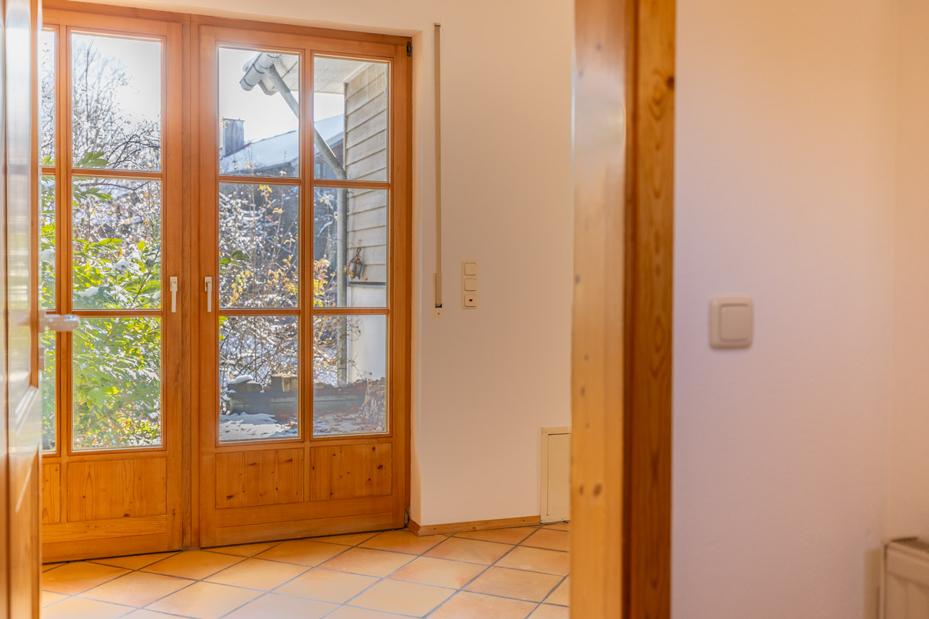 Licht - Holz & Wohngenuss – Charme pur auf drei Etagen mit Schwedenofen und stilvoller Wendeltreppe