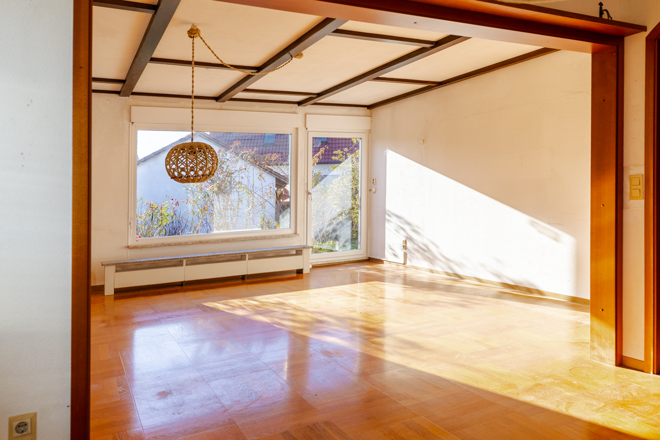 Handwerker-Projekt zur Renovierung (OKAL-Fertighaus mit PV-Anlage)