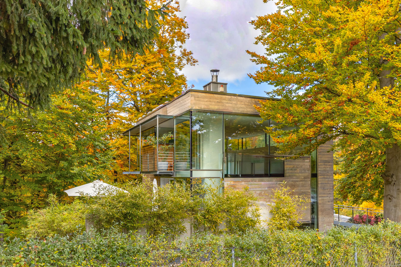 Glas und Lichtspiel vereinen Design und Natur.