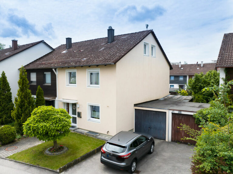 Gepflegte Doppelhaushälfte in sehr schöner, zentraler aber ruhiger Lage in Landsberg