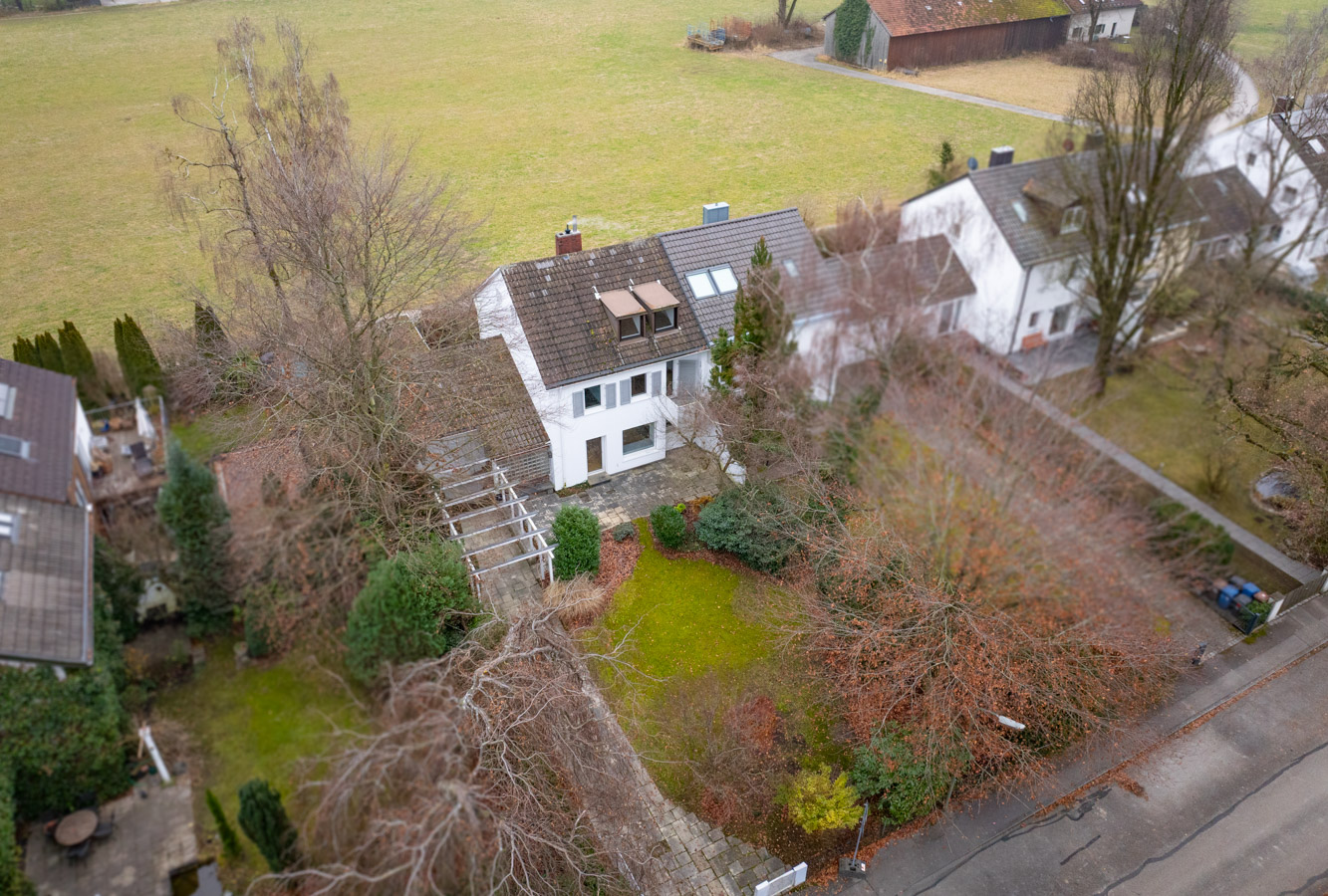 Familienidyll in Bogenhausen: Doppelhaushälfte mit sonnigem Westgarten & Grünblick