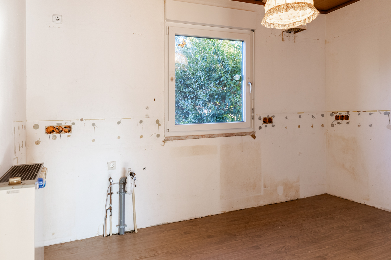 Handwerker-Projekt zur Renovierung (OKAL-Fertighaus mit PV-Anlage)