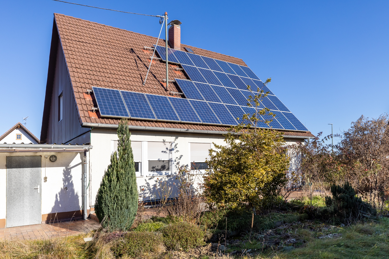 Handwerker-Projekt zur Renovierung (OKAL-Fertighaus mit PV-Anlage)