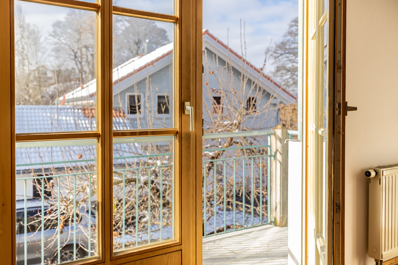 Licht - Holz & Wohngenuss – Charme pur auf drei Etagen mit Schwedenofen und stilvoller Wendeltreppe