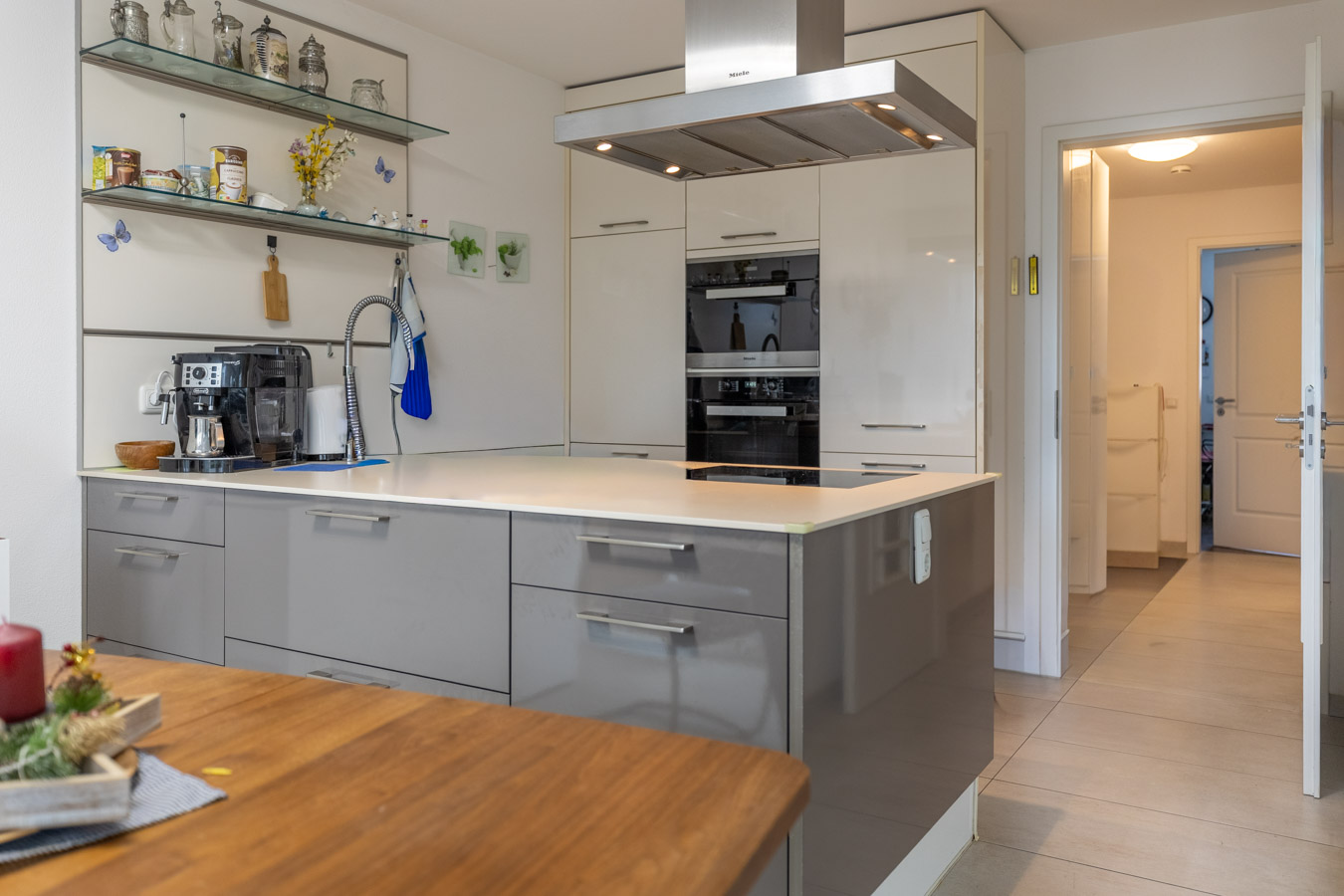 Geschmackvolle Gartenwohnung von 2013 – modern - hell und ideal gelegen