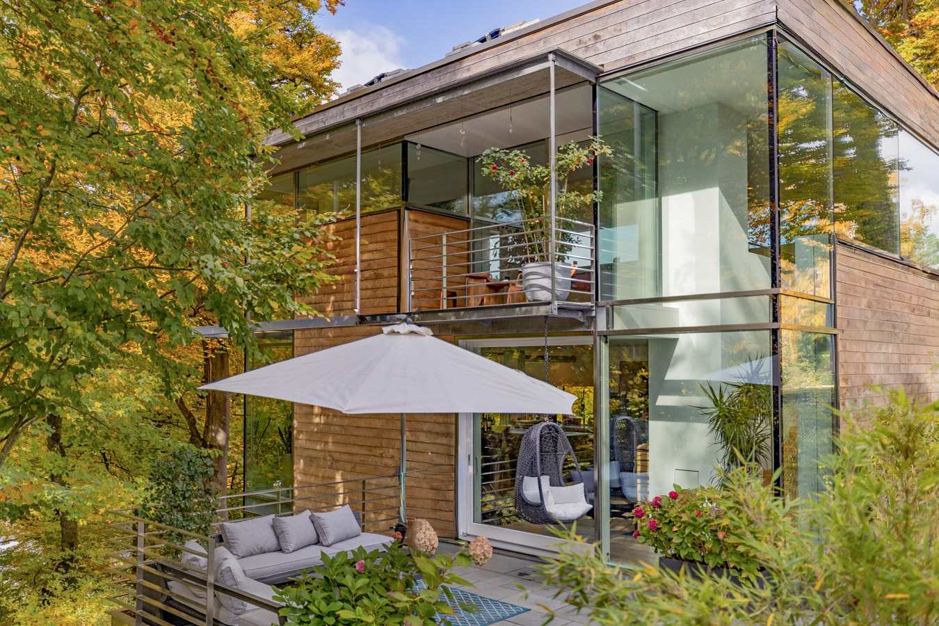 Glas und Lichtspiel vereinen Design und Natur.