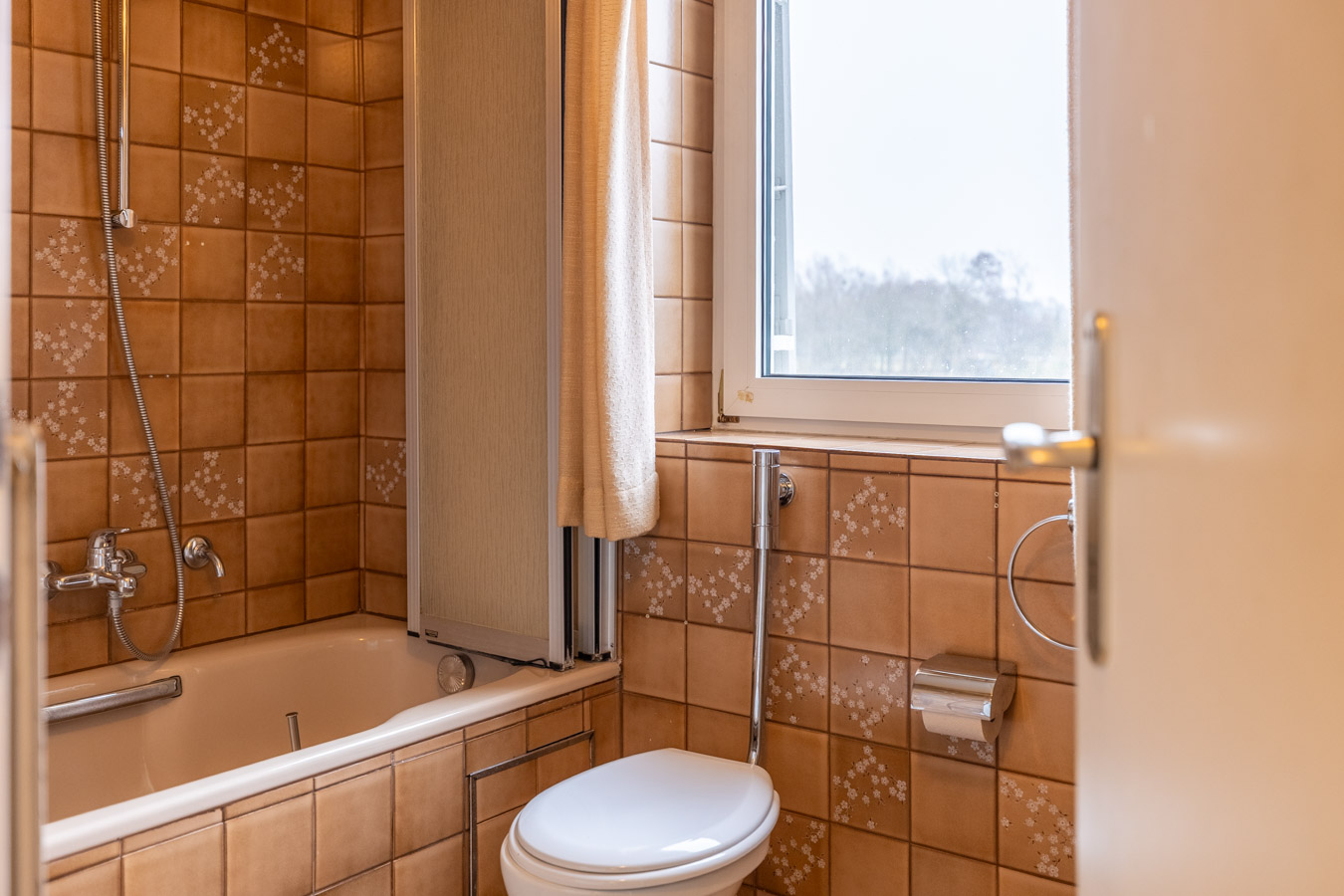 Familienidyll in Bogenhausen: Doppelhaushälfte mit sonnigem Westgarten & Grünblick