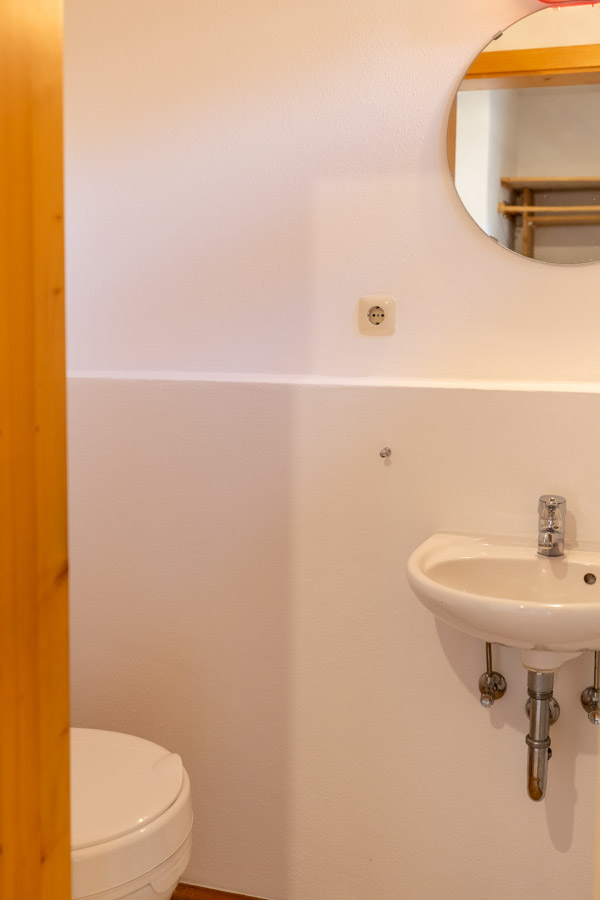 Licht - Holz & Wohngenuss – Charme pur auf drei Etagen mit Schwedenofen und stilvoller Wendeltreppe