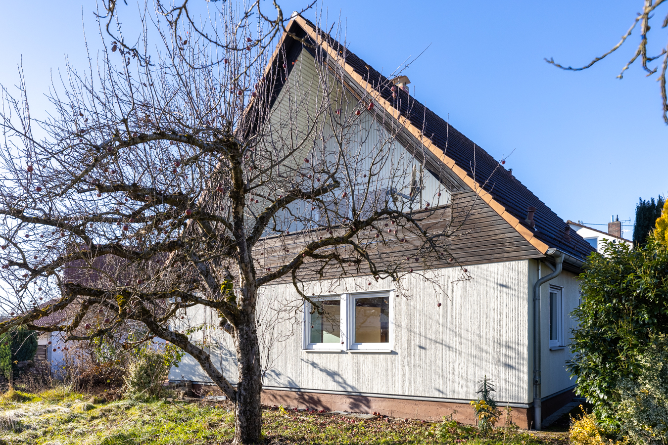 Handwerker-Projekt zur Renovierung (OKAL-Fertighaus mit PV-Anlage)