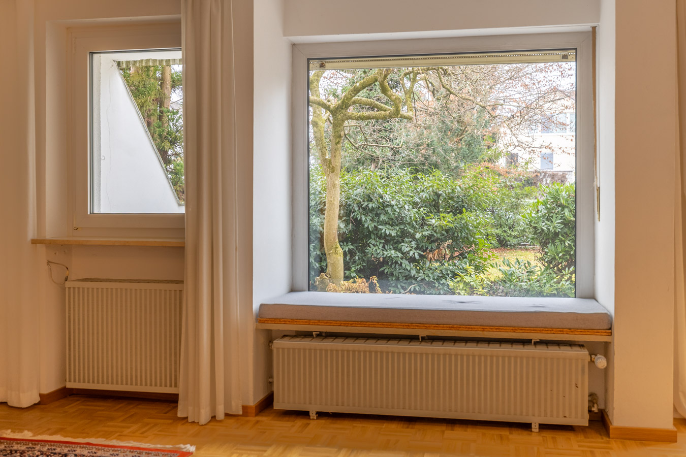 Familienidyll in Bogenhausen: Doppelhaushälfte mit sonnigem Westgarten & Grünblick