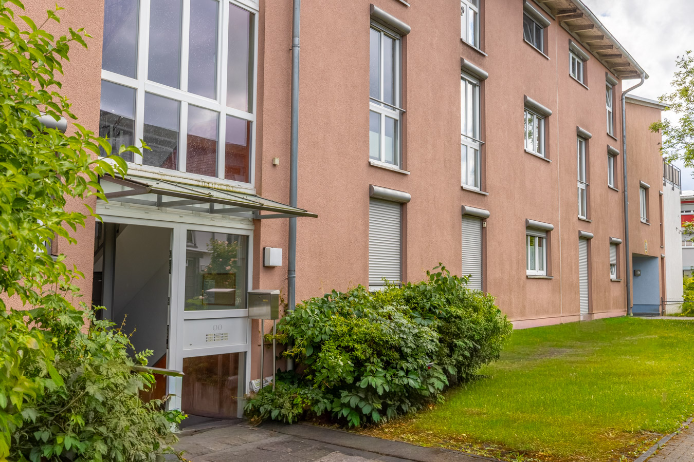 Sonne - Ruhe - Zuhause - Stilvolle Dachgeschosswohnung mit großer Südterrasse