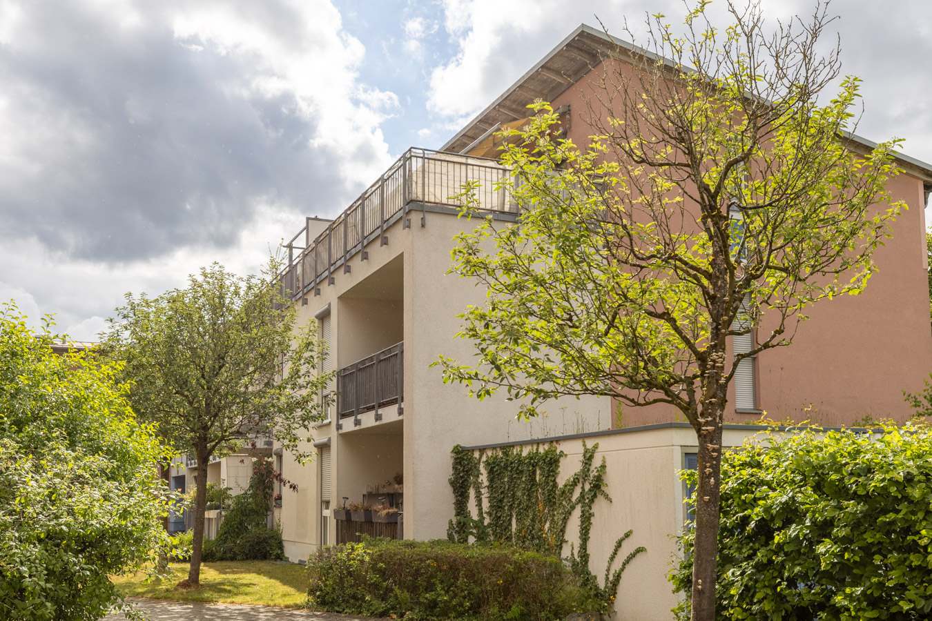 Sonne - Ruhe - Zuhause - Stilvolle Dachgeschosswohnung mit großer Südterrasse