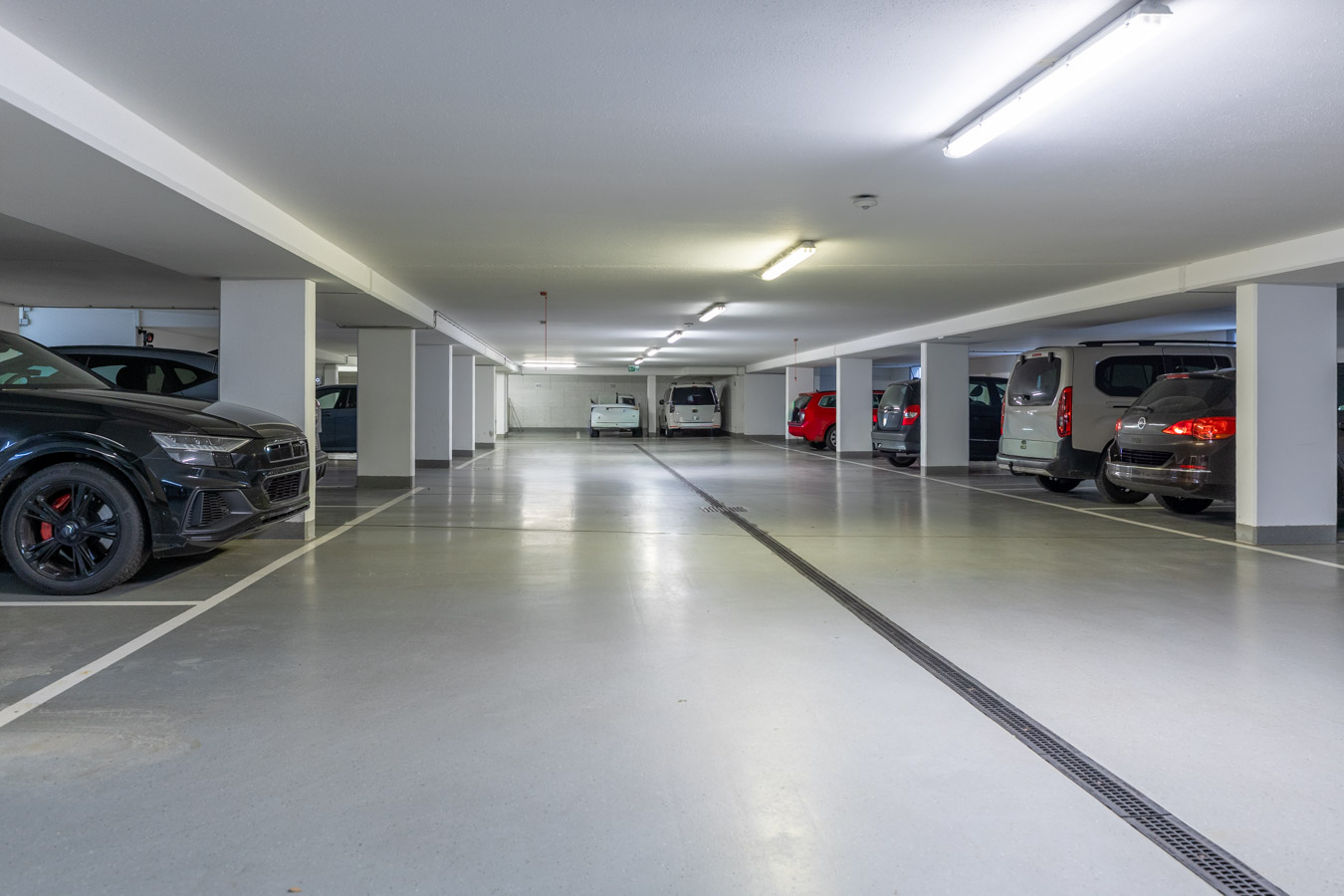 Geschmackvolle Gartenwohnung von 2013 – modern - hell und ideal gelegen