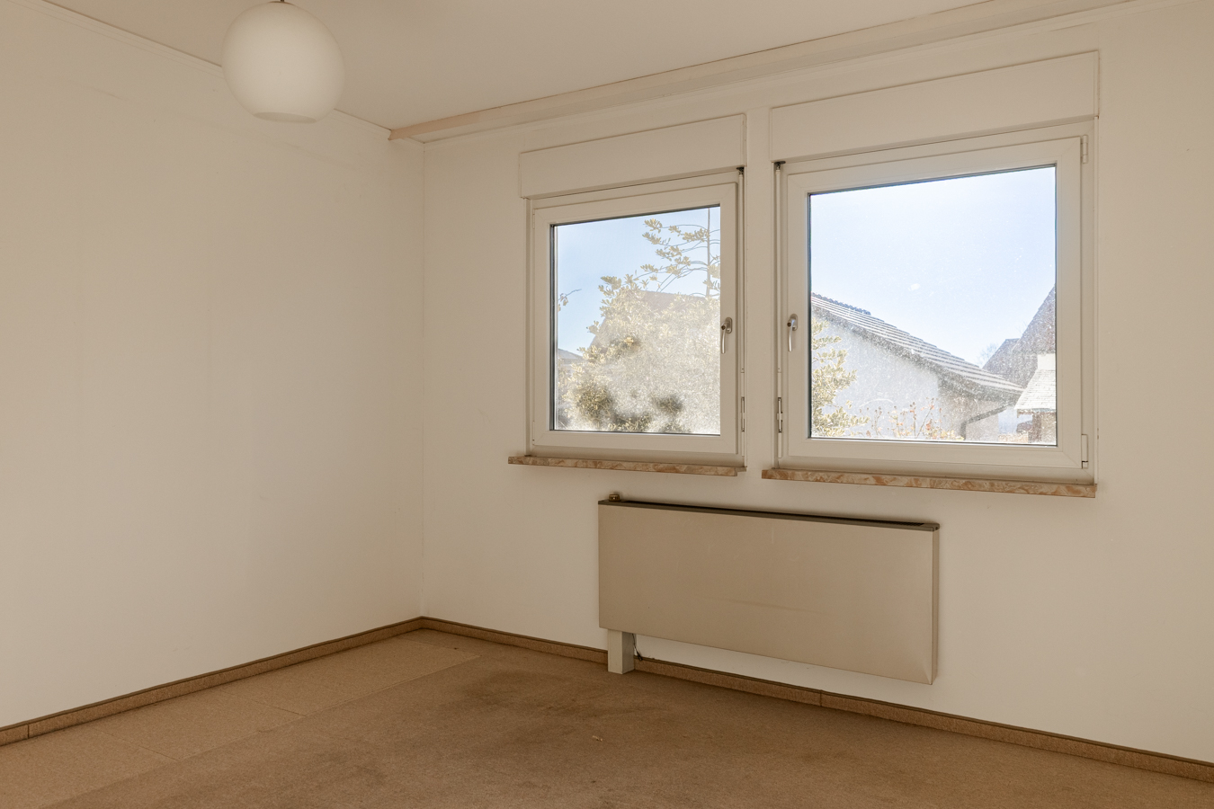 Handwerker-Projekt zur Renovierung (OKAL-Fertighaus mit PV-Anlage)