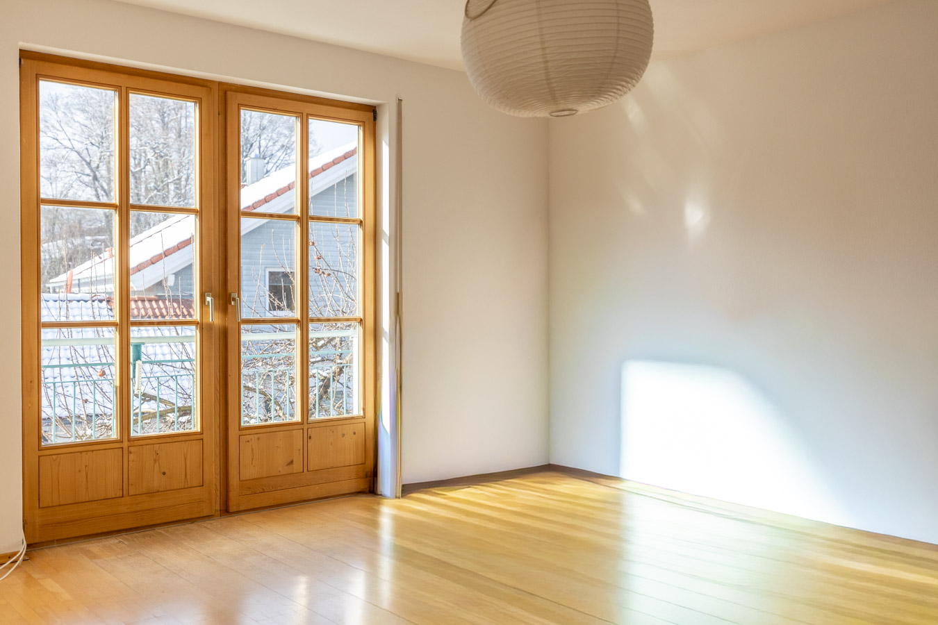 Licht - Holz & Wohngenuss – Charme pur auf drei Etagen mit Schwedenofen und stilvoller Wendeltreppe