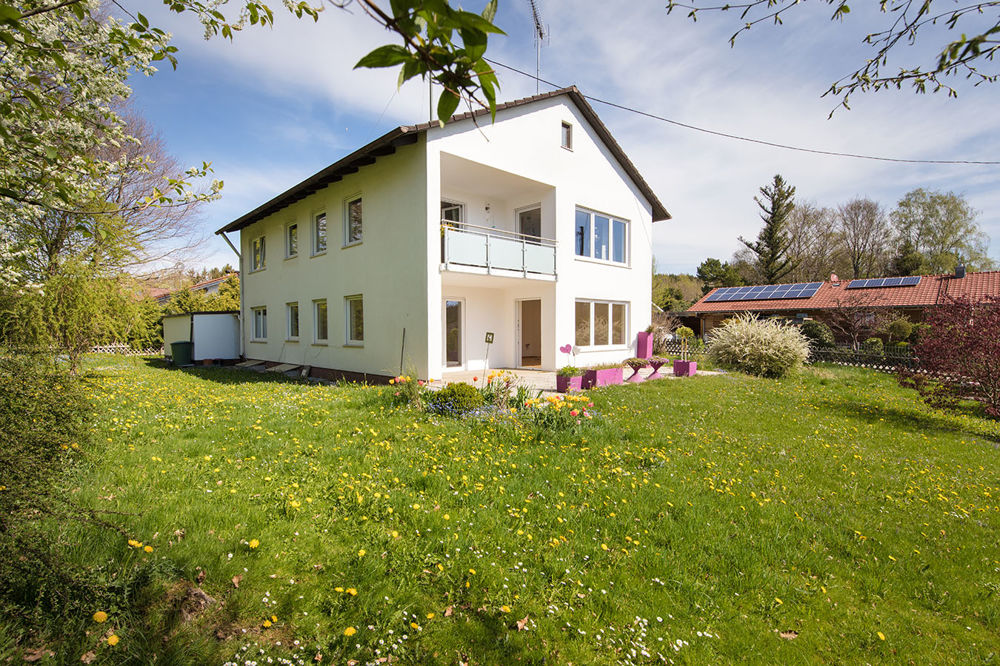 Großzügiges 2-Familienhaus mit schönem und großem Grundstück 86938 Schondorf am Ammersee, Zweifamilienhaus