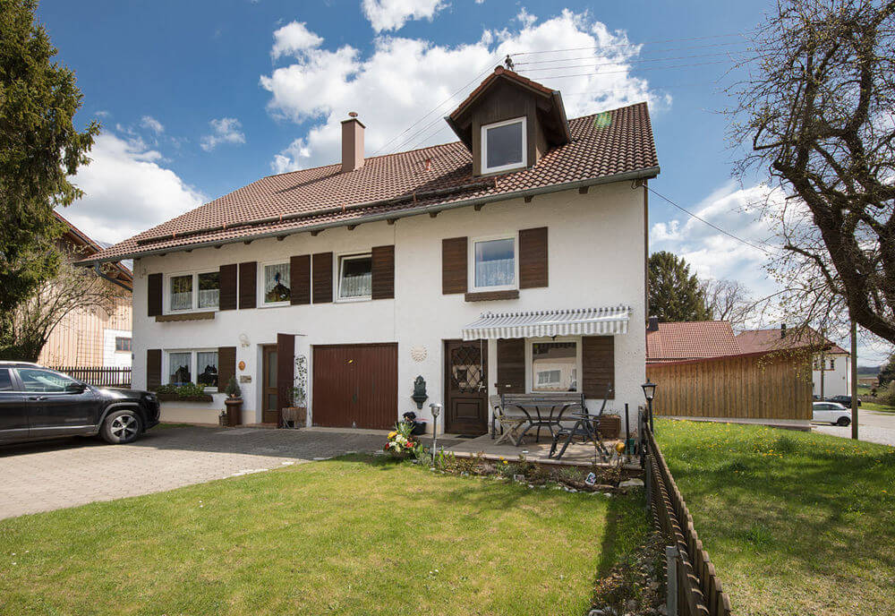 VERKAUFT – Ein vielseitiges Zweifamilienhaus mit nettem Garten 86946 Vilgertshofen / Pflugdorf, Zweifamilienhaus